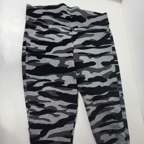 Torrid Camo Capri Leggings - Picture 2 of 5